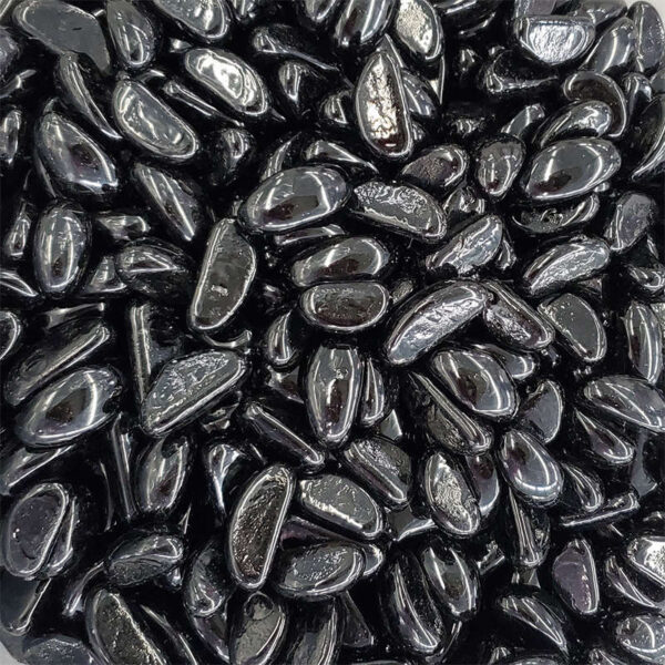 Black Glass Cashew – Bold and Timeless Decorative Accent